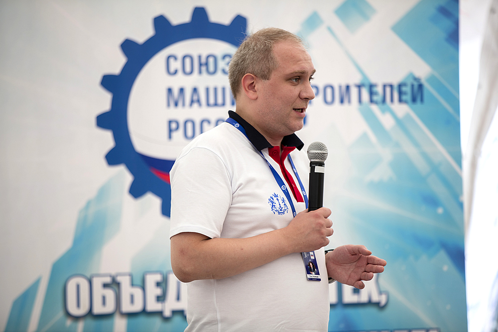 Олег Рязанцев и Борис Алешин пообщались с молодежью в рамках круглого стола на форуме «Инженеры будущего» 